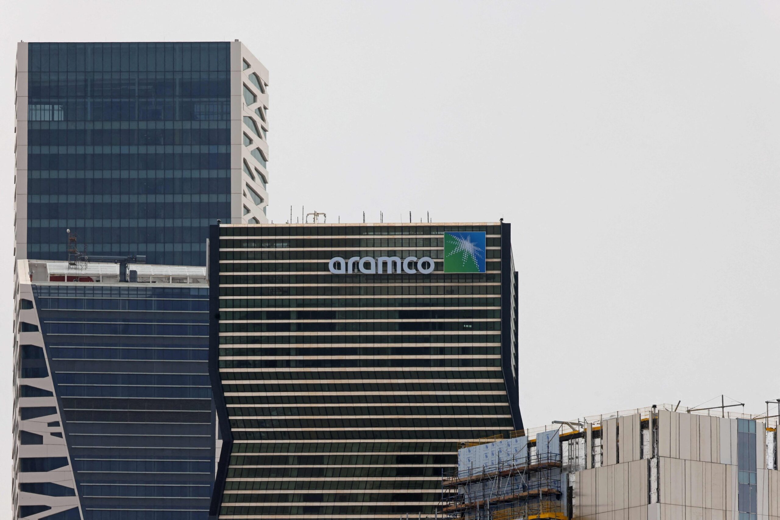 Aramco, the Saudi company, announces a 14.5% decrease in its net profit in the first quarter.