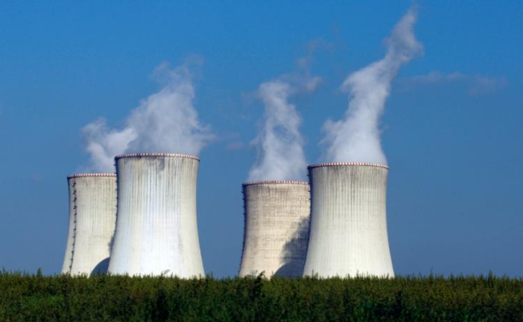 Czech Government Evaluates EDF and KHNP Bids for New Nuclear Plant