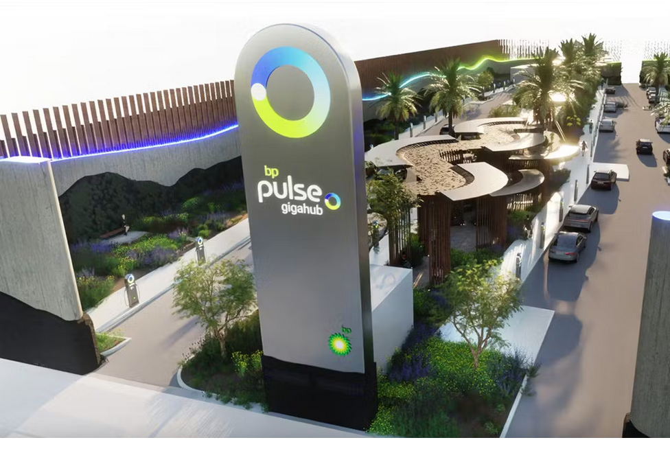 Arcadis Finalizes Installation of bp pulse’s Inaugural High-Speed EV Charging Hub in the US