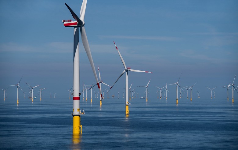 Inaugural Wind Turbine Erected at Borkum Riffgrund 3