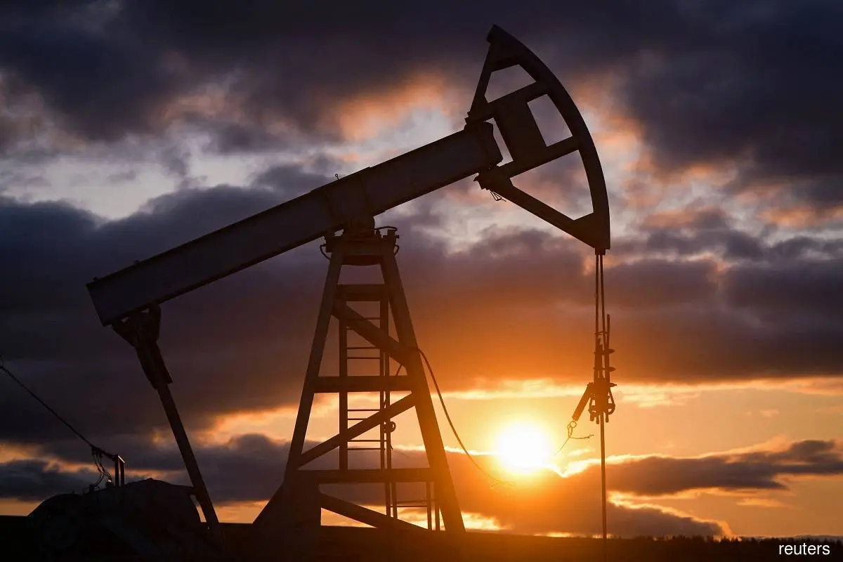 Oil Prices Dip Slightly, Demand Concerns Resurface