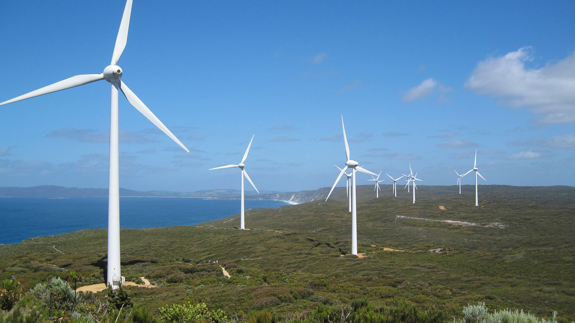 Australian Renewable Energy Transition Stalls: Industry Demands Local Manufacturing Boost