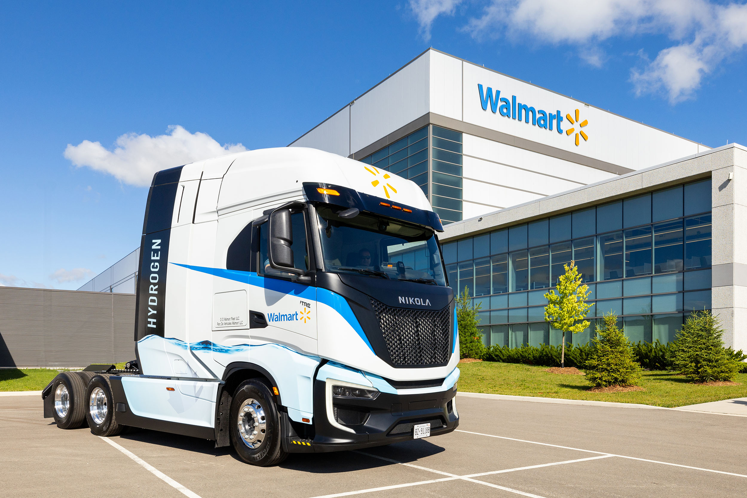 Walmart Canada Incorporates Hydrogen-Powered Semi-Truck into Fleet