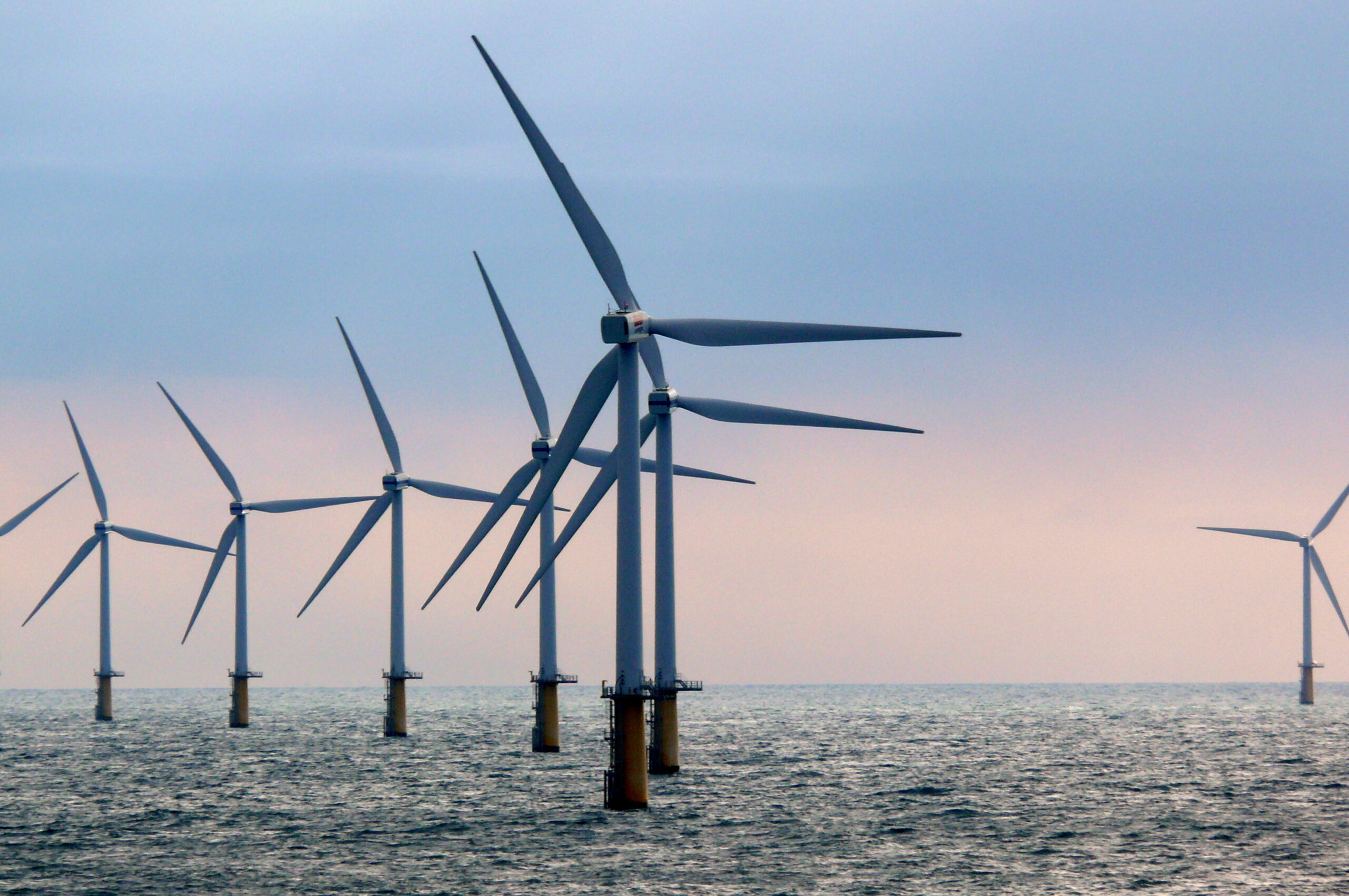 Offshore Wind Industry Surge: US & European Progress in Clean Energy